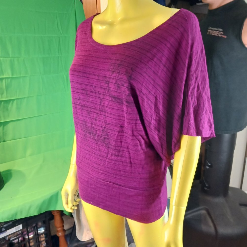 Burgundy top candy couture Small women tee baggy sleeves flower